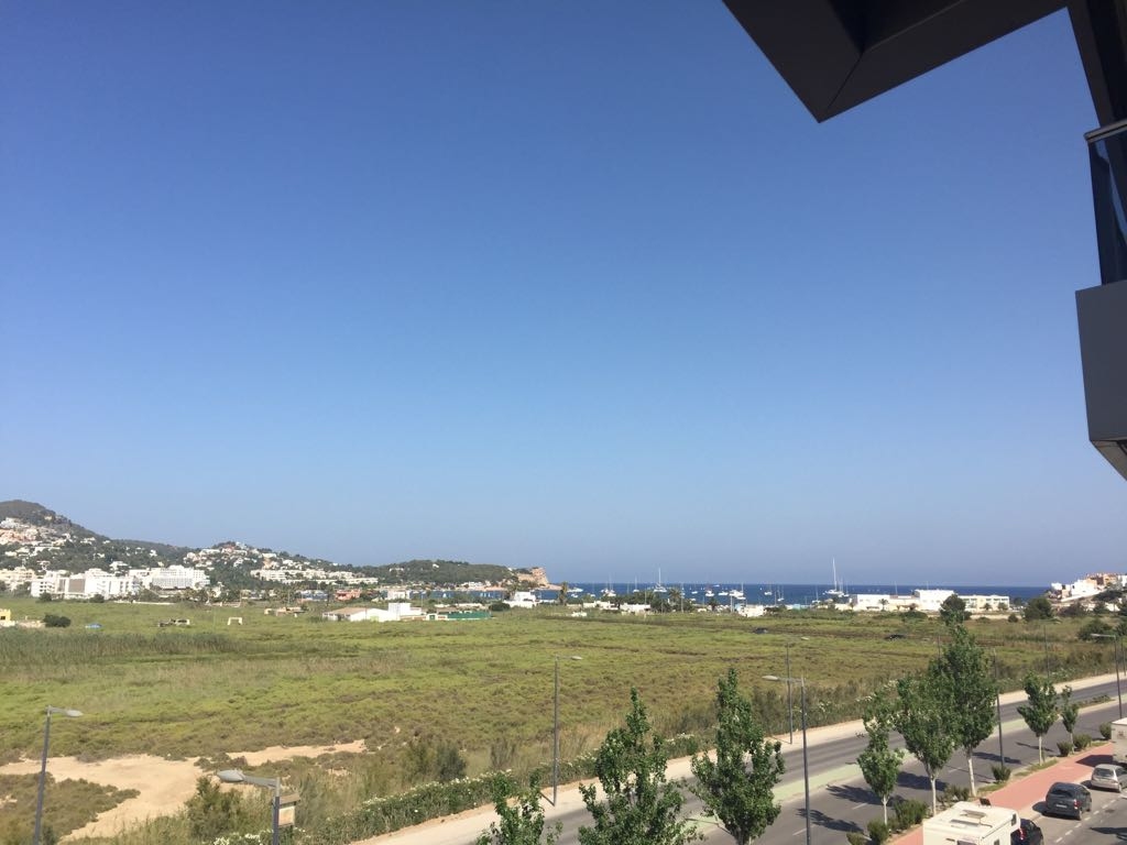 Piso en venta en Marina Botafoch (Ibiza), vistas a la playa de Talamanca