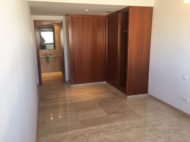 Piso en venta en Marina Botafoch (Ibiza), vistas a la playa de Talamanca