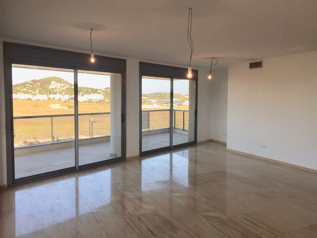 Piso en venta en Marina Botafoch (Ibiza), vistas a la playa de Talamanca