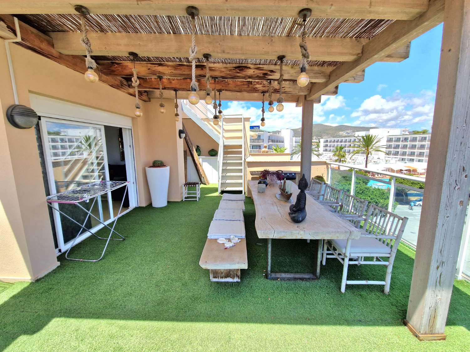 Penthouse mit großer Terrasse und Meerblick
