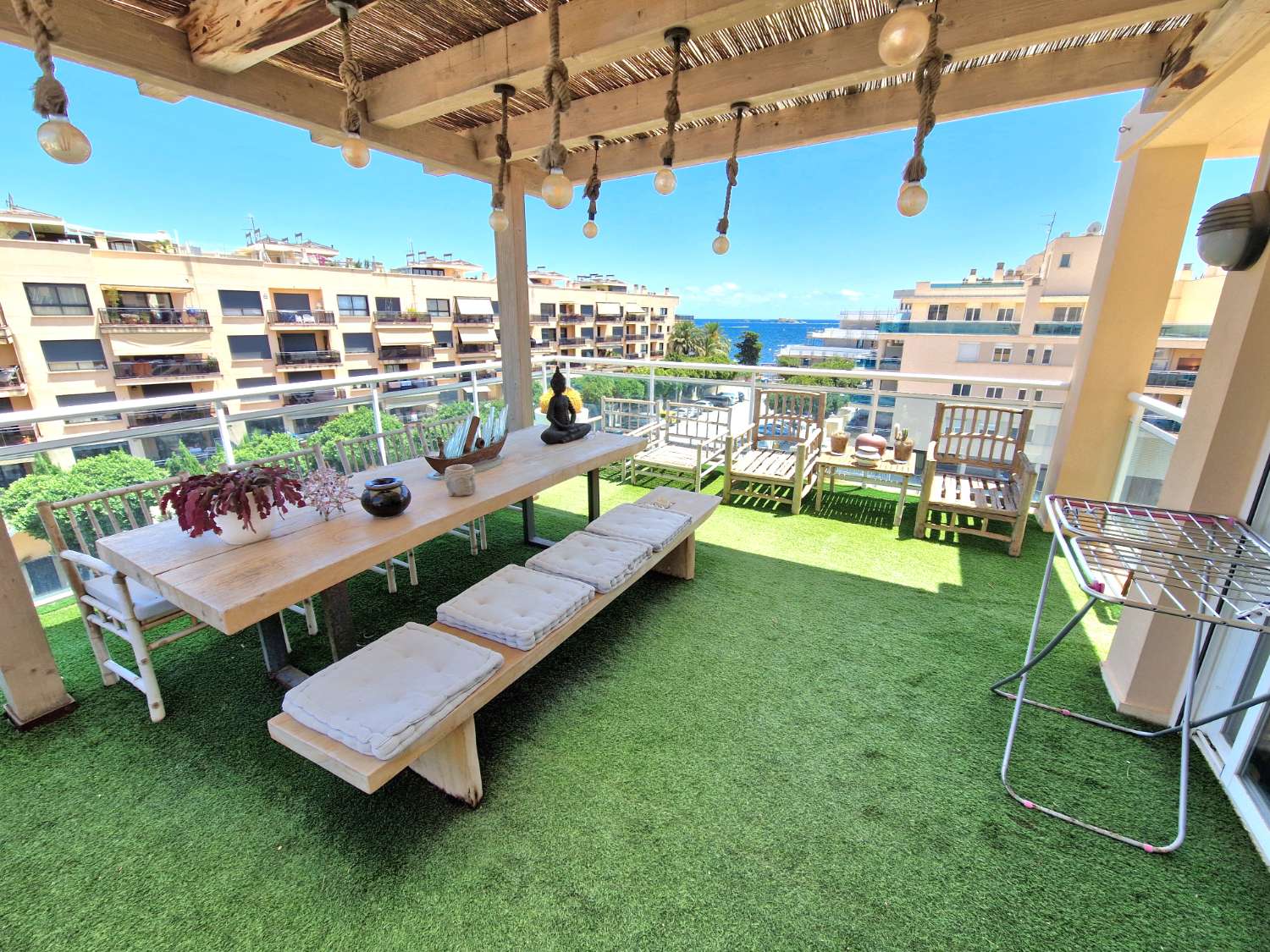 Penthouse mit großer Terrasse und Meerblick