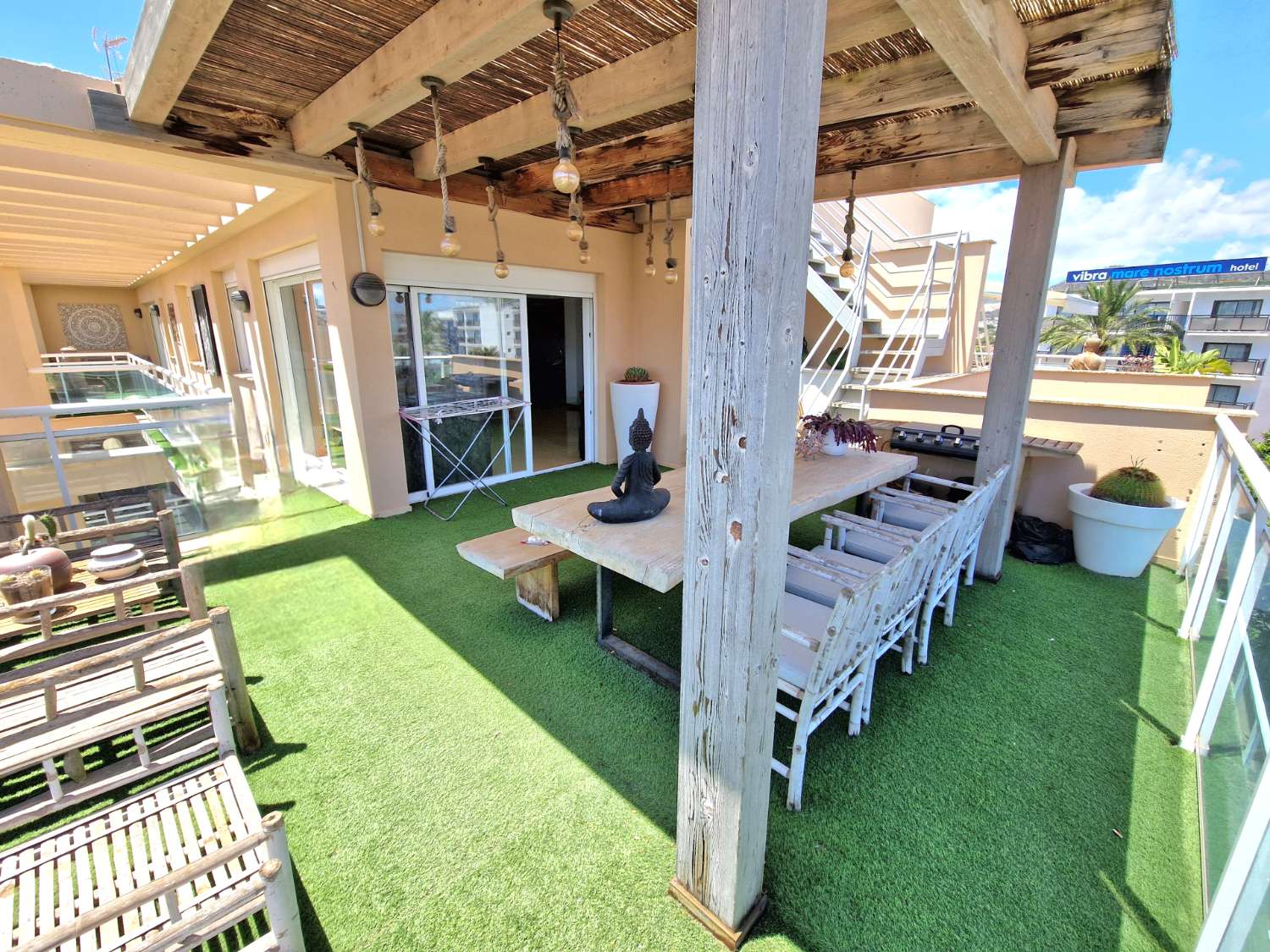 Penthouse mit großer Terrasse und Meerblick