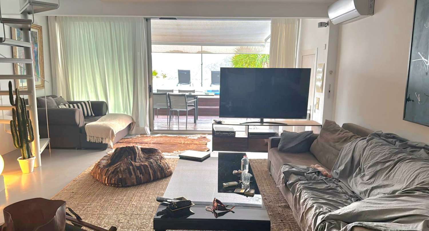 Duplex avec vue sur mer à Roca Llisa