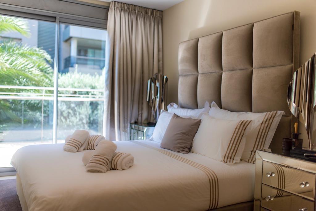 Exklusiv renovierte Wohnung mit großer Terrasse in Botafoc