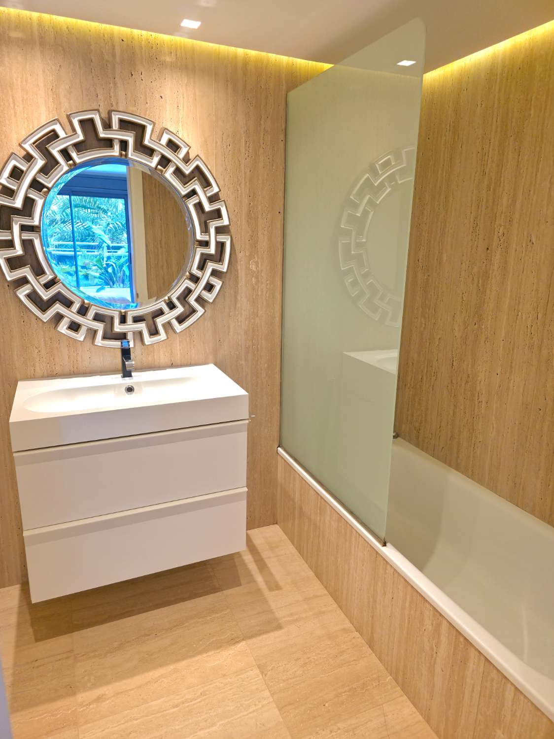 Exclusief appartement met groot terras in Botafoc