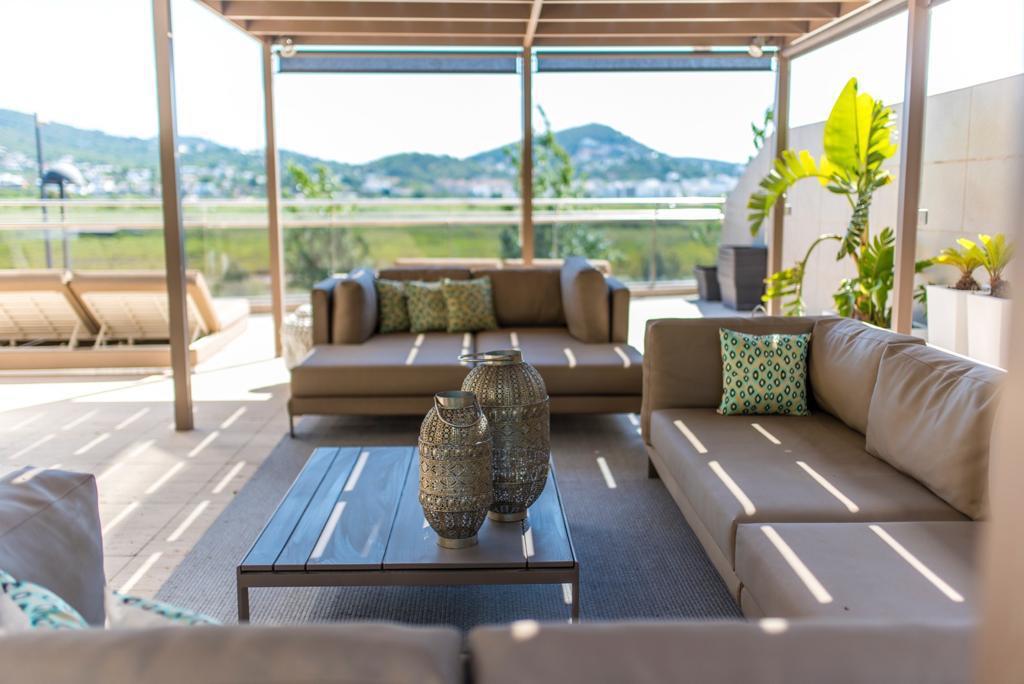 Exklusiv renovierte Wohnung mit großer Terrasse in Botafoc