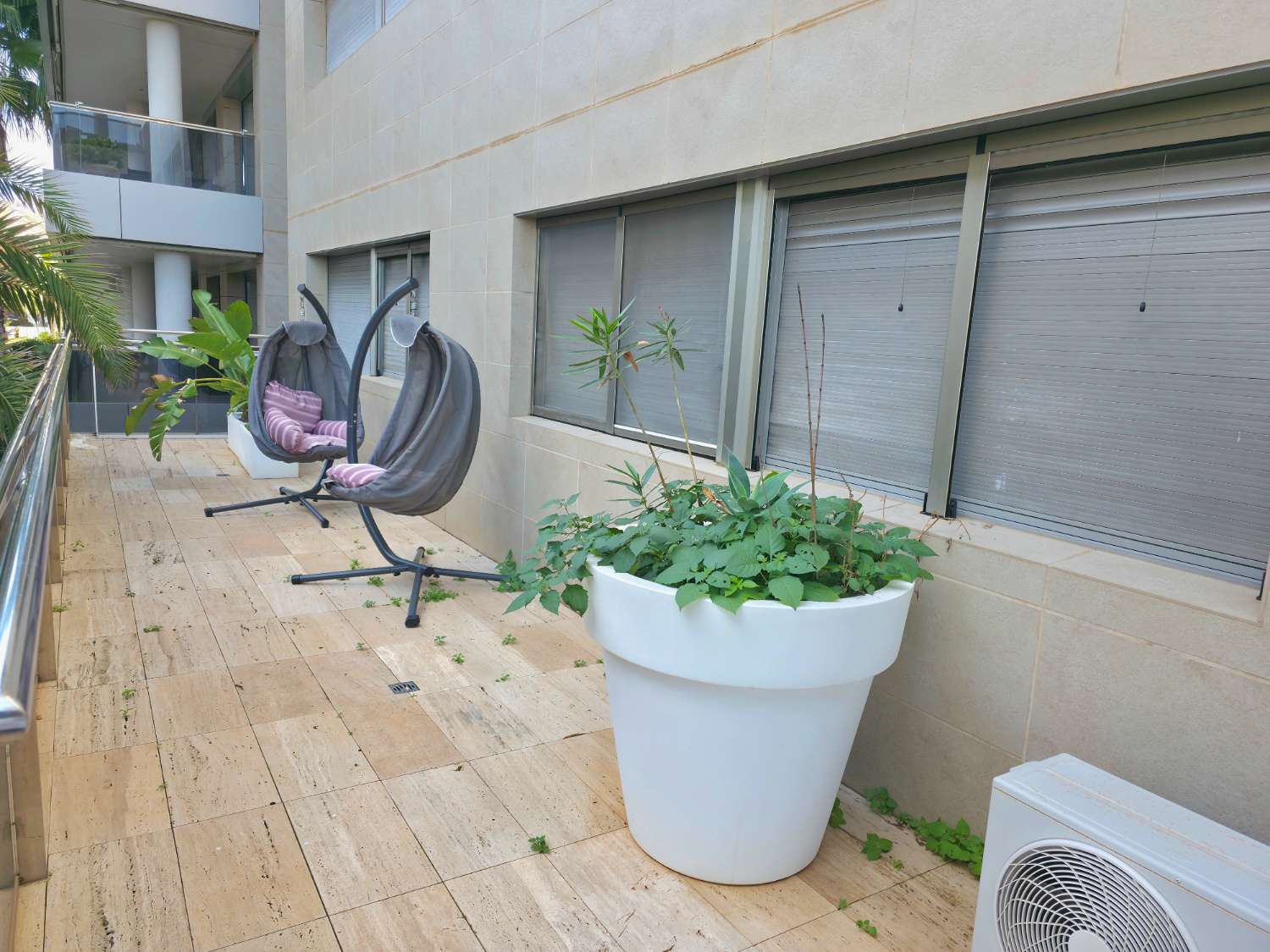 Exclusief appartement met groot terras in Botafoc