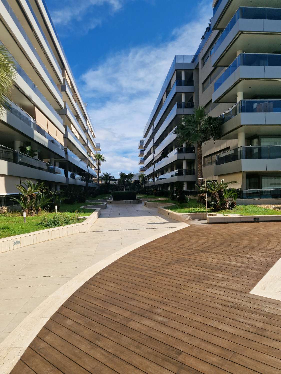 Exklusiv renovierte Wohnung mit großer Terrasse in Botafoc