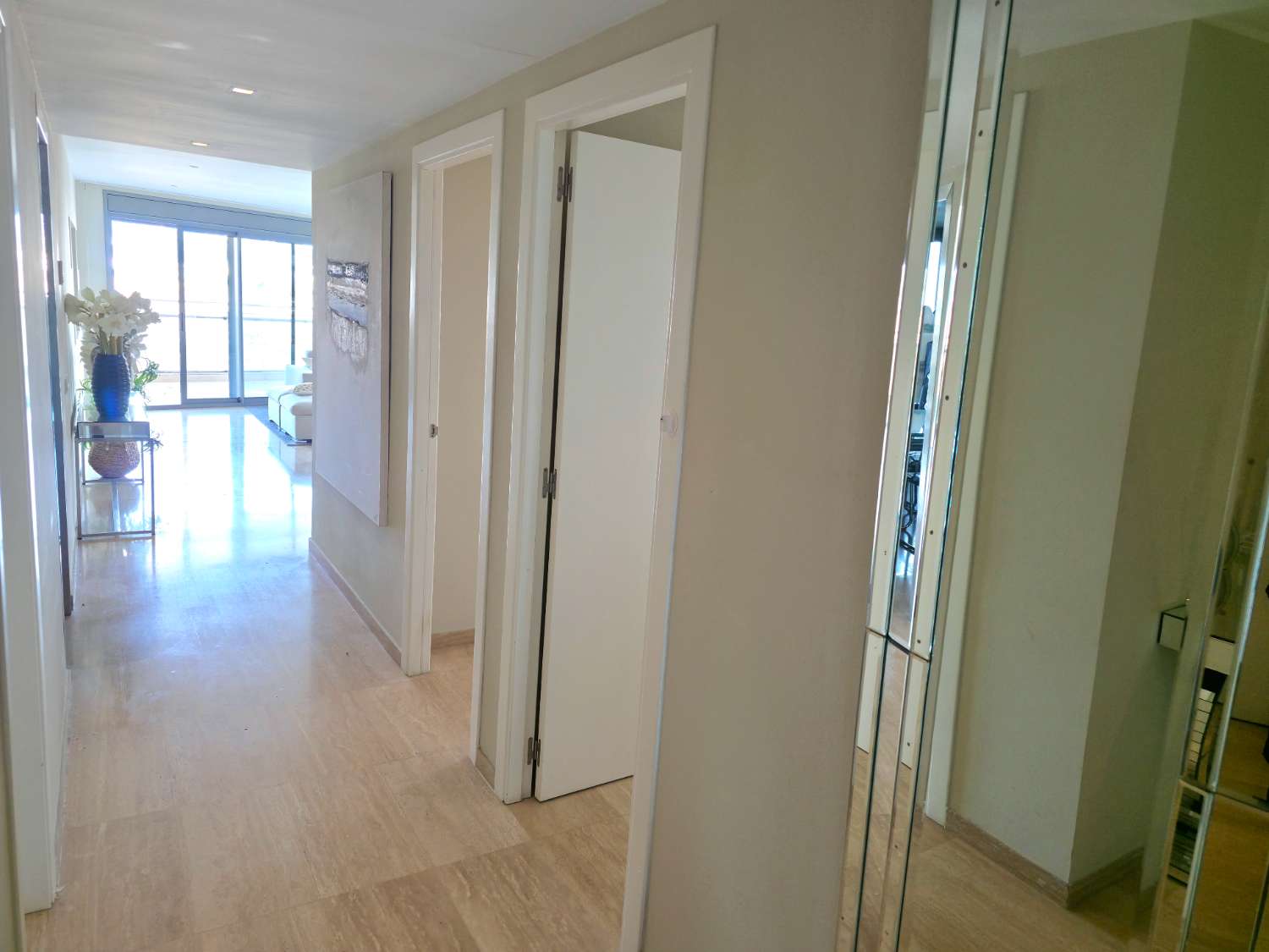 Exclusief appartement met groot terras in Botafoc