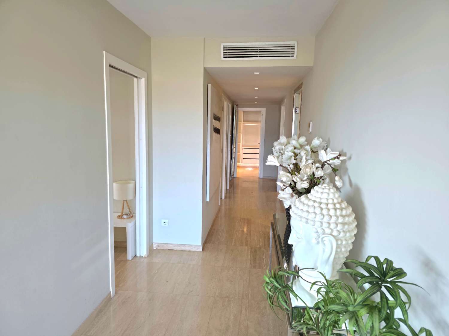 Exclusief appartement met groot terras in Botafoc