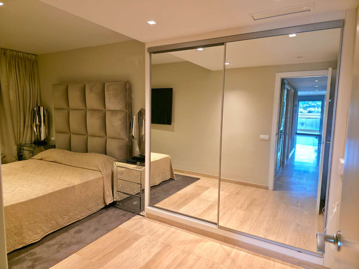 Exclusief appartement met groot terras in Botafoc