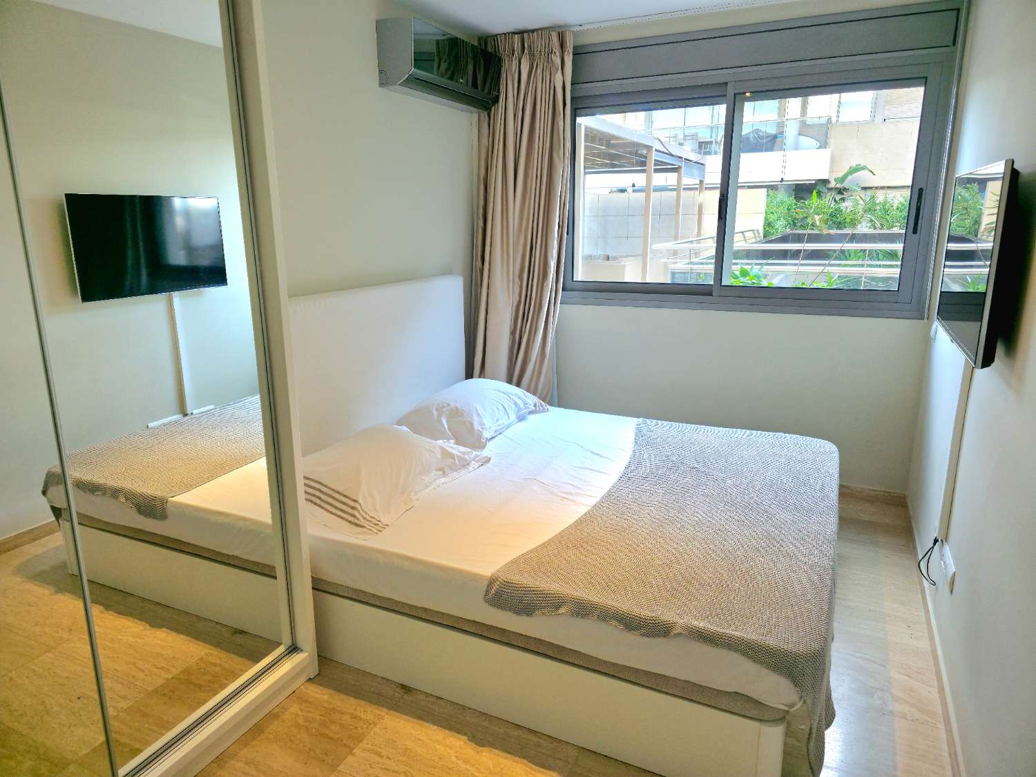 Exclusief appartement met groot terras in Botafoc