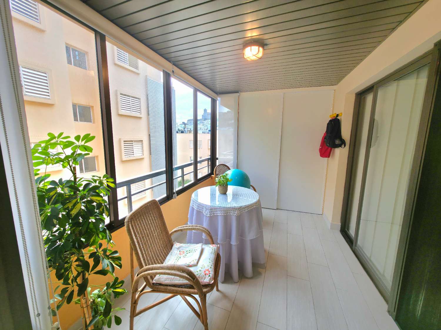 Apartment in Hafennähe mit Blick auf Dalt Vila