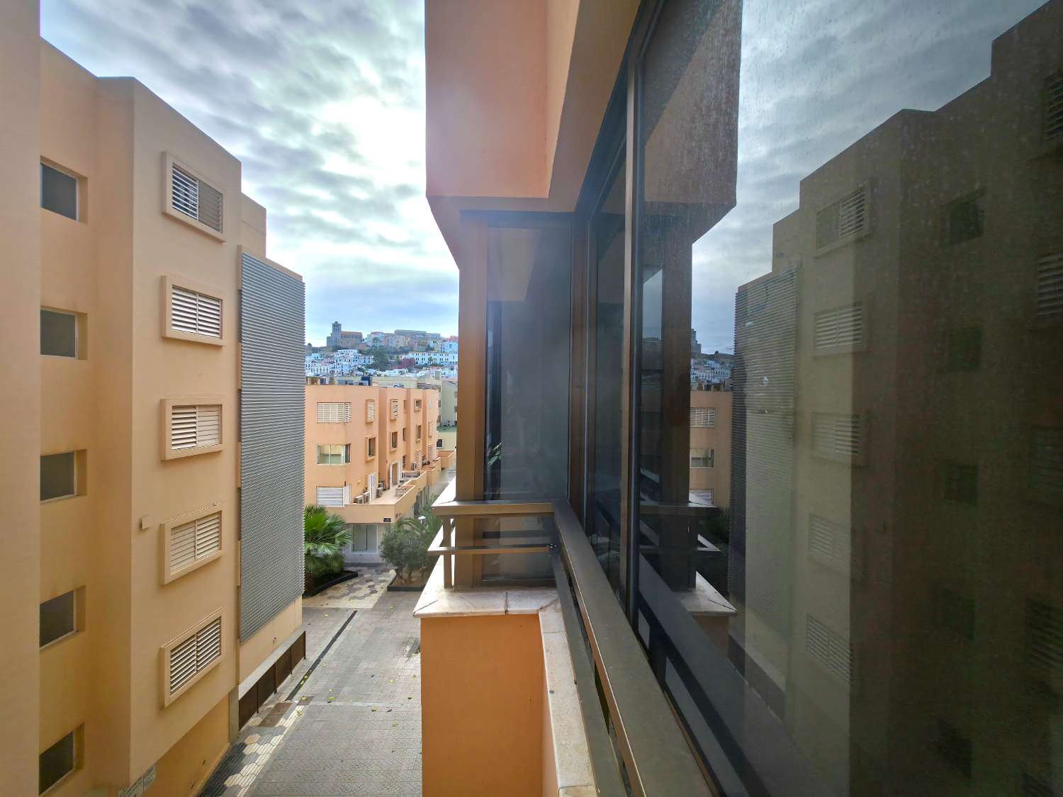 Apartment in Hafennähe mit Blick auf Dalt Vila