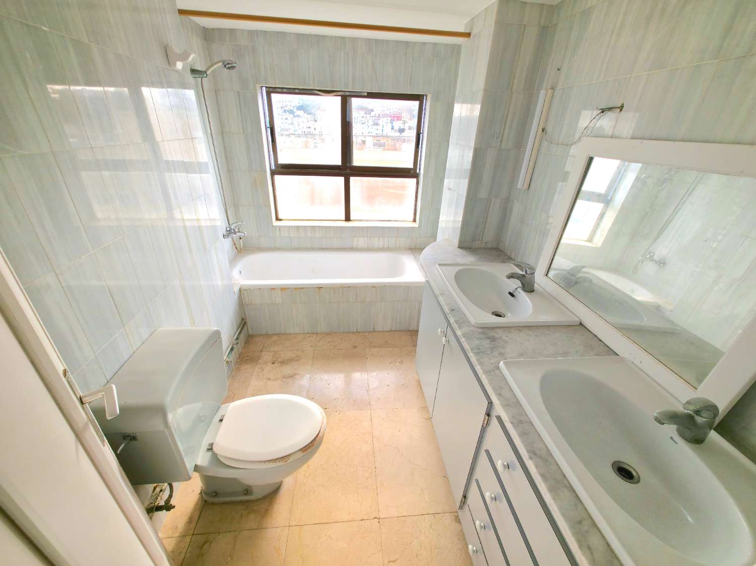 Duplex penthouse with 360º views of the port and Dalt Vila