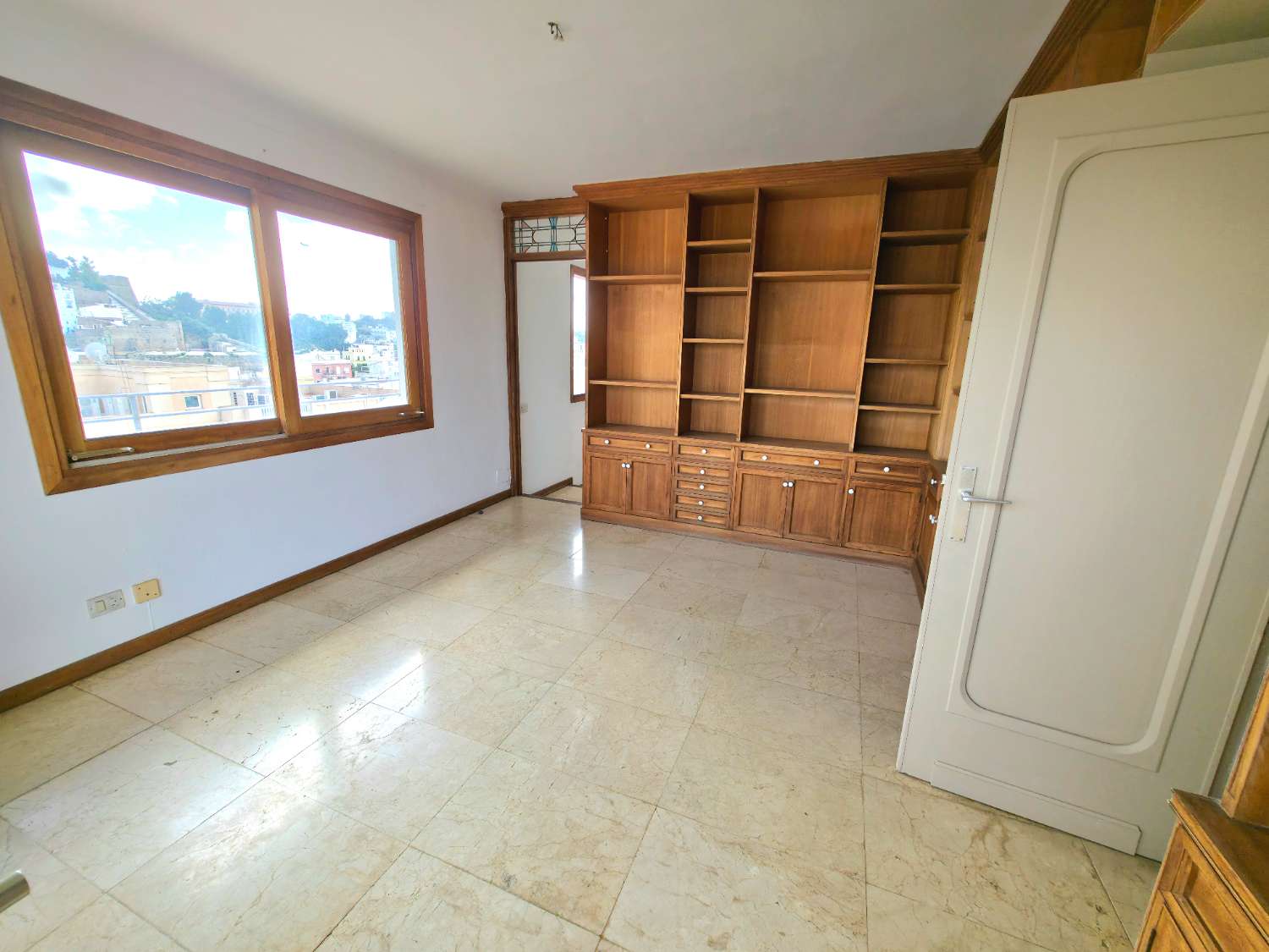 Duplex penthouse with 360º views of the port and Dalt Vila