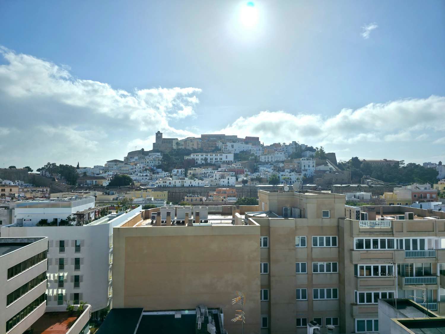 Duplex penthouse with 360º views of the port and Dalt Vila