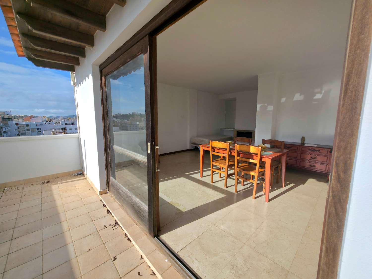 Duplex penthouse with 360º views of the port and Dalt Vila