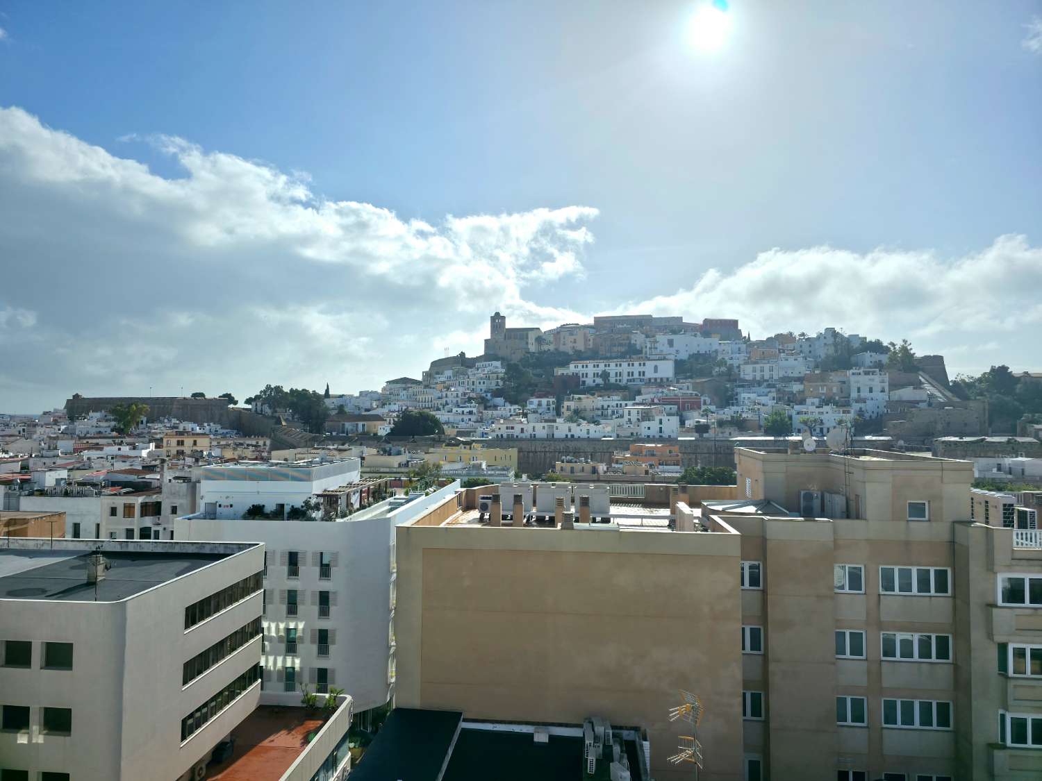 Duplex penthouse with 360º views of the port and Dalt Vila