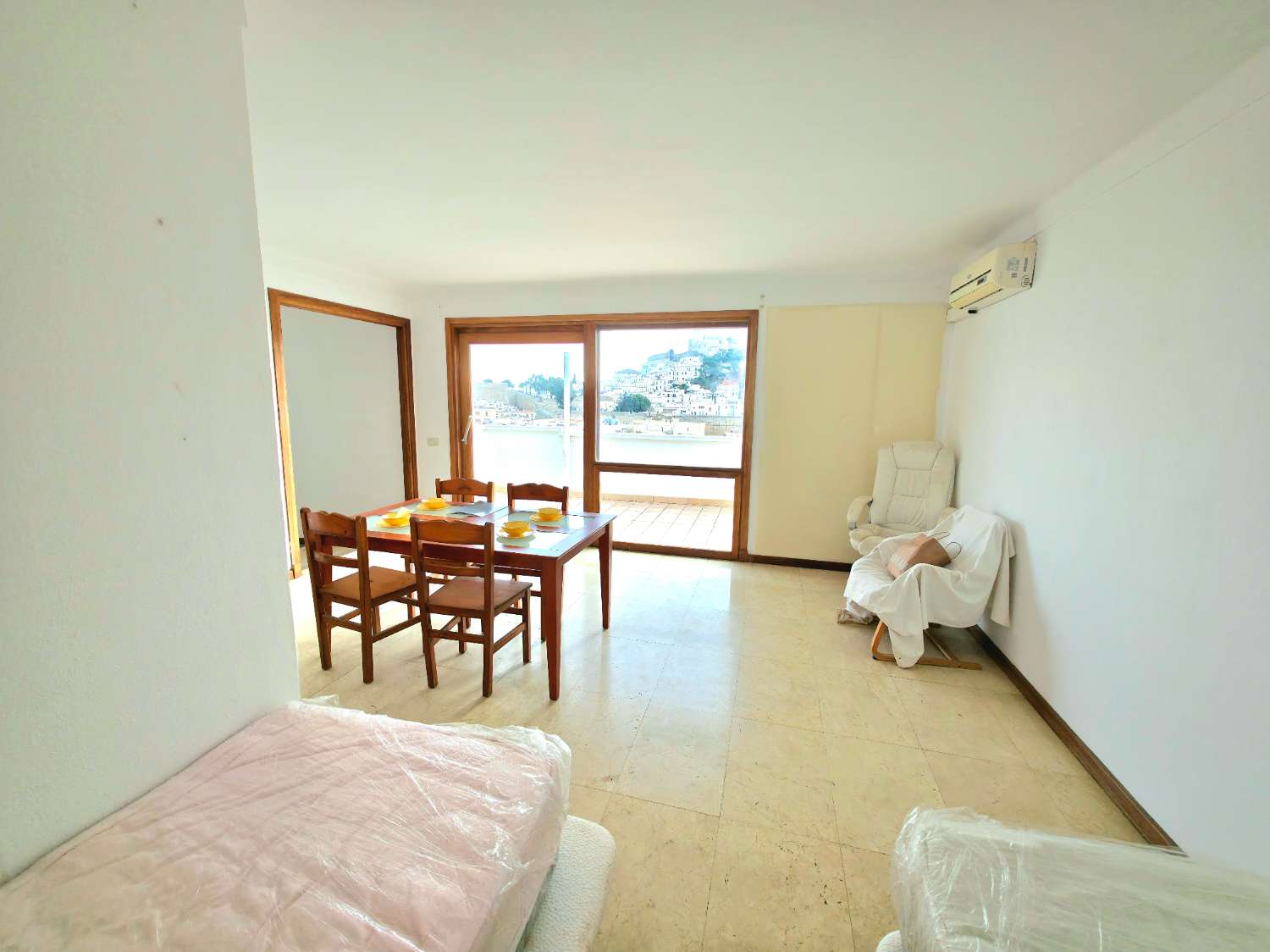 Duplex penthouse with 360º views of the port and Dalt Vila