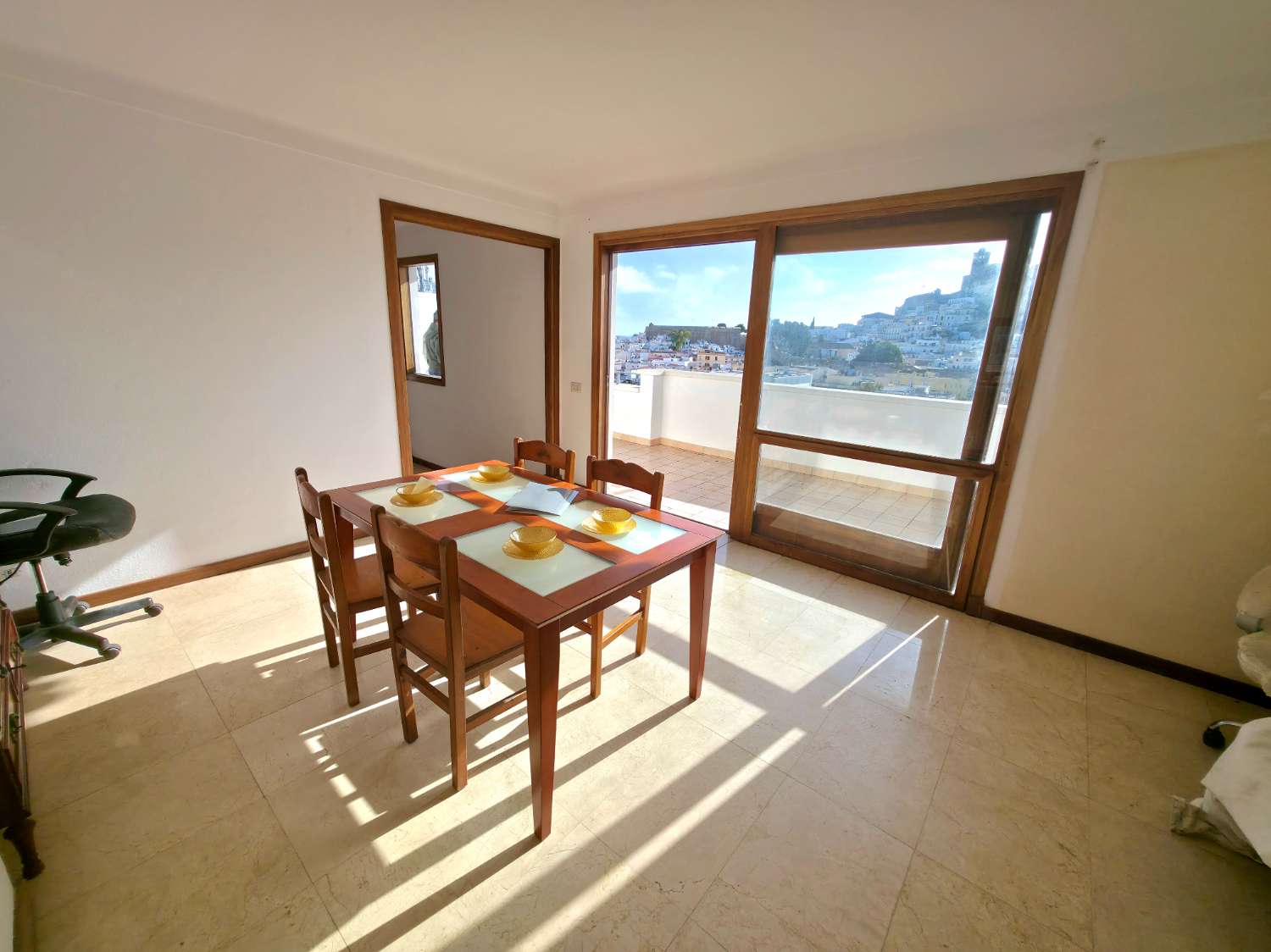 Duplex penthouse with 360º views of the port and Dalt Vila