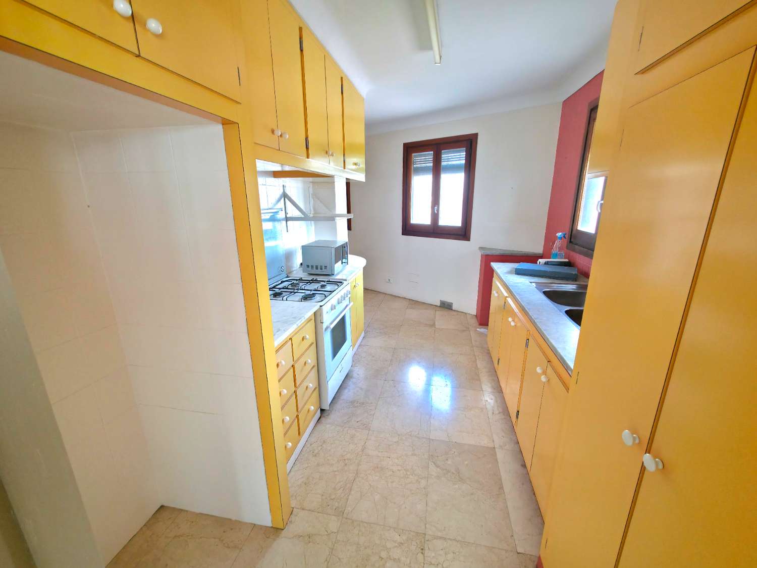 Duplex penthouse with 360º views of the port and Dalt Vila