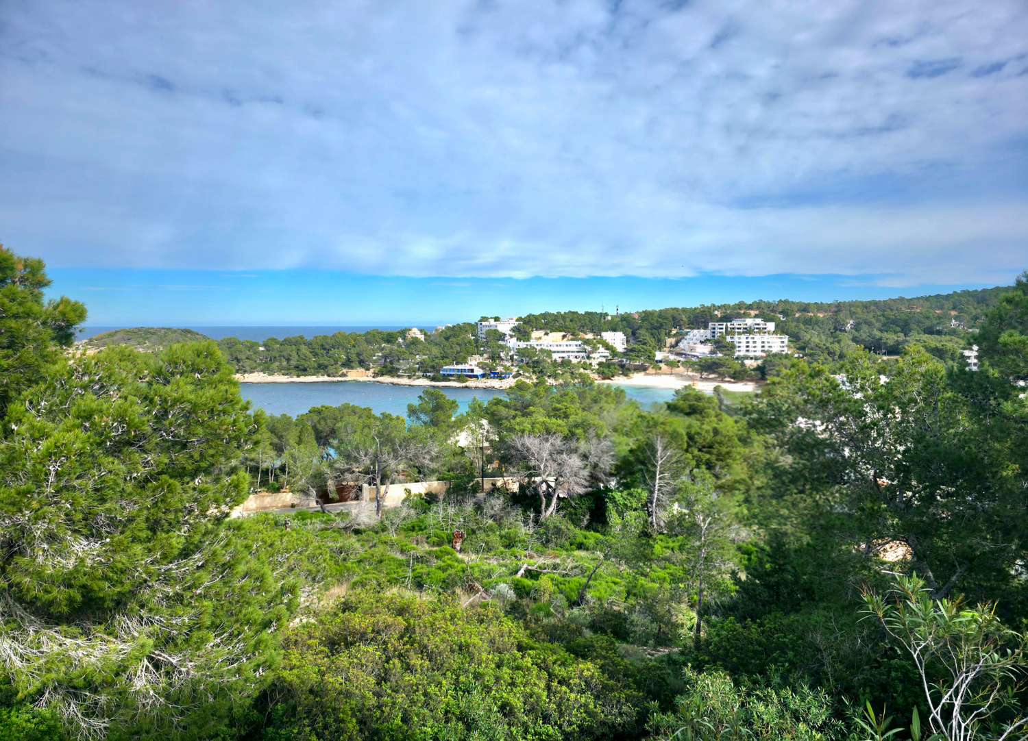 Terreno edificable con casa en Portinatx