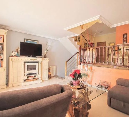 Alquiler de temporada-Chalet adosado en Can Misses