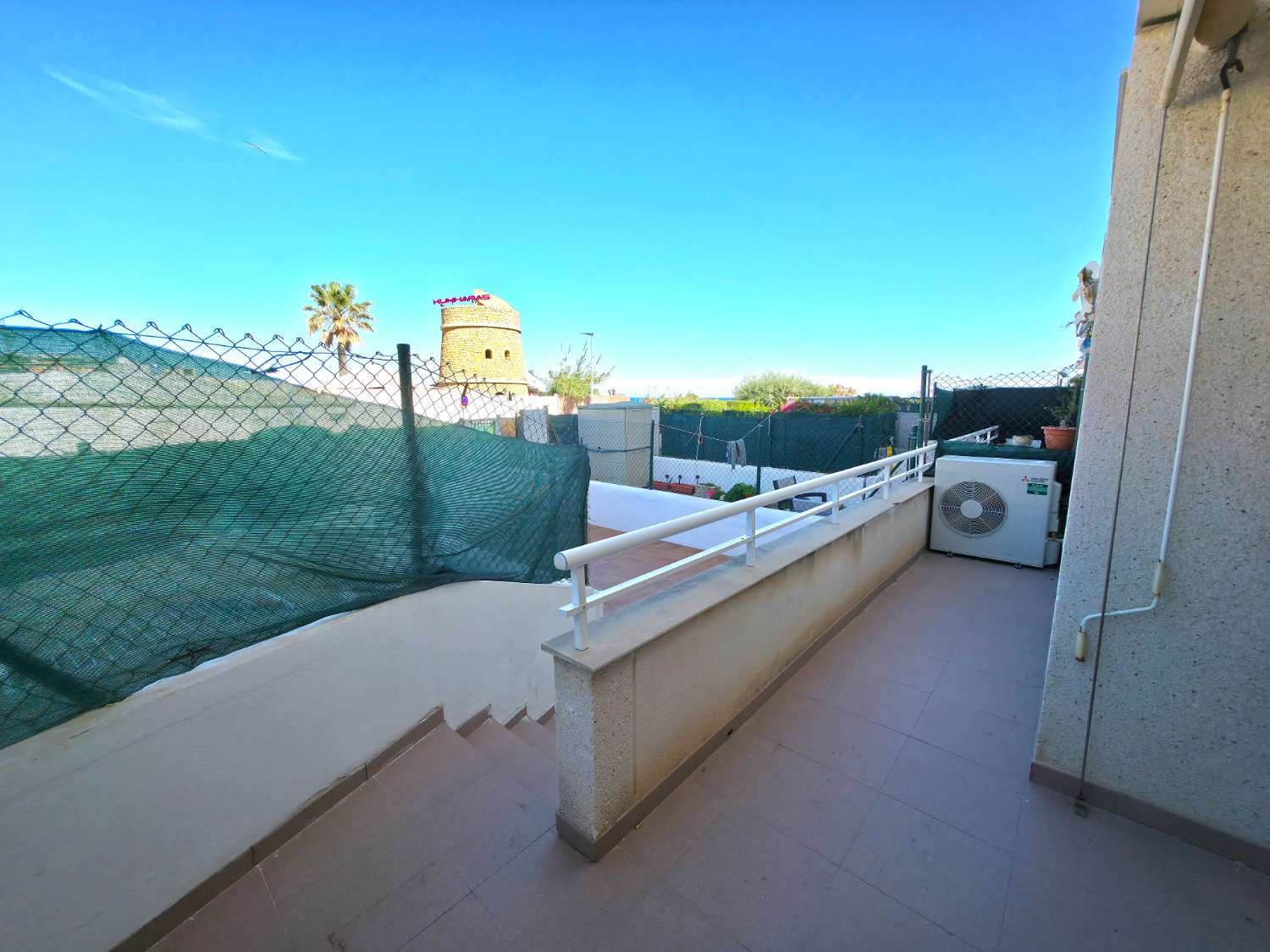 Encantador bajo con gran terraza