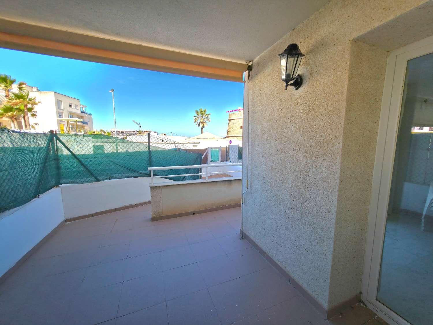 Encantador bajo con gran terraza