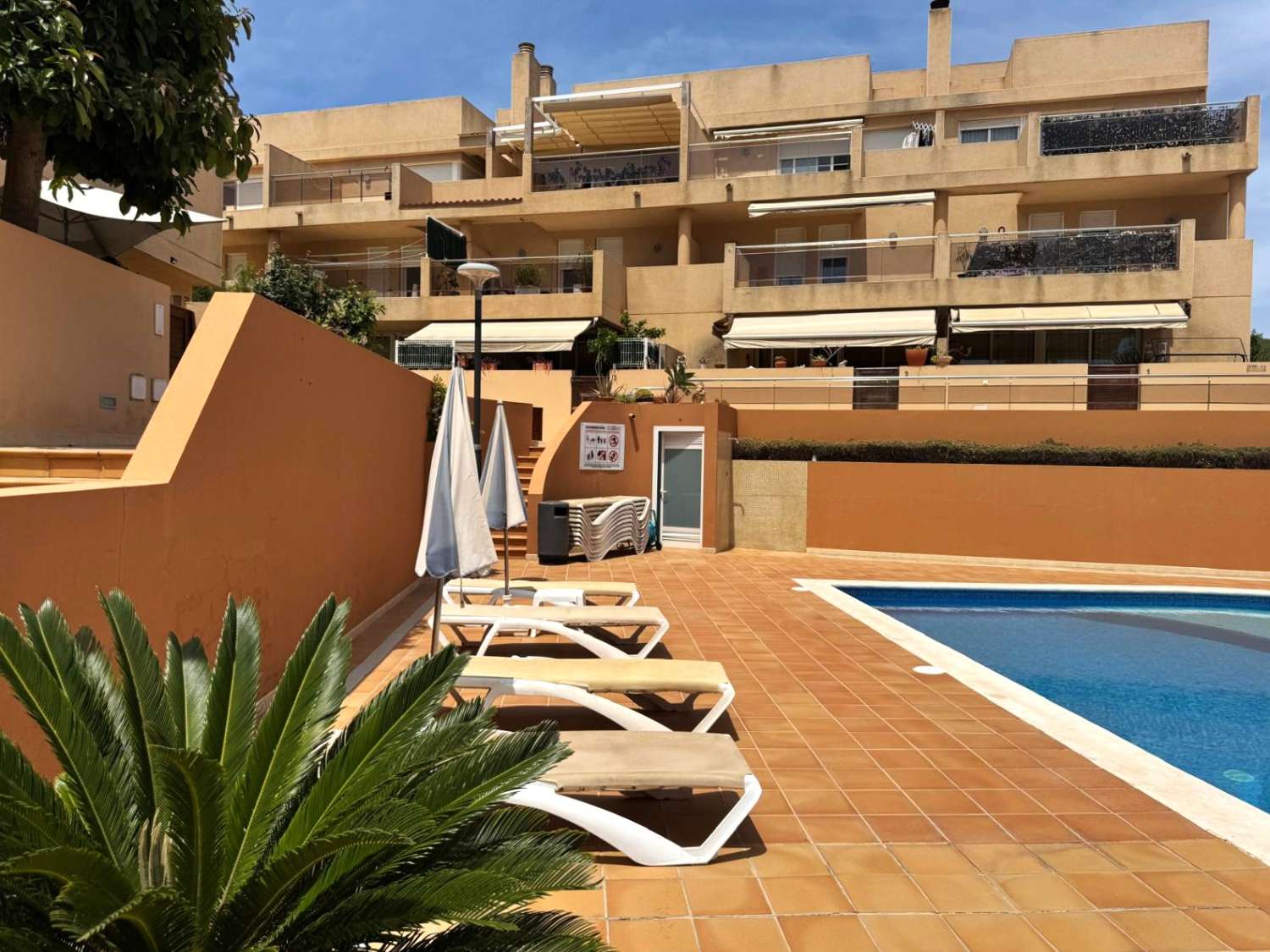Ground floor apartment with spacious terraces and swimming pool in Can Misses