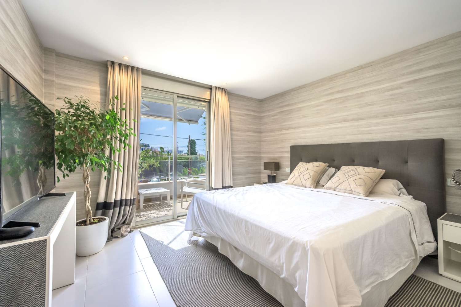 Exclusief duplexappartement met zwembad en dakterras in Illa Plana.