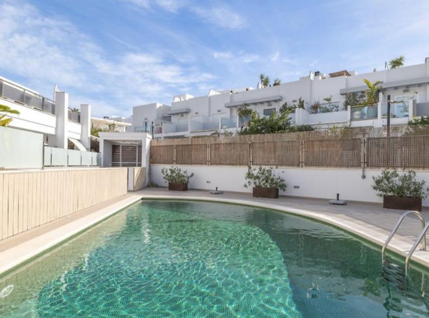 Exclusivo dúplex con piscina y rooftop en Illa Plana