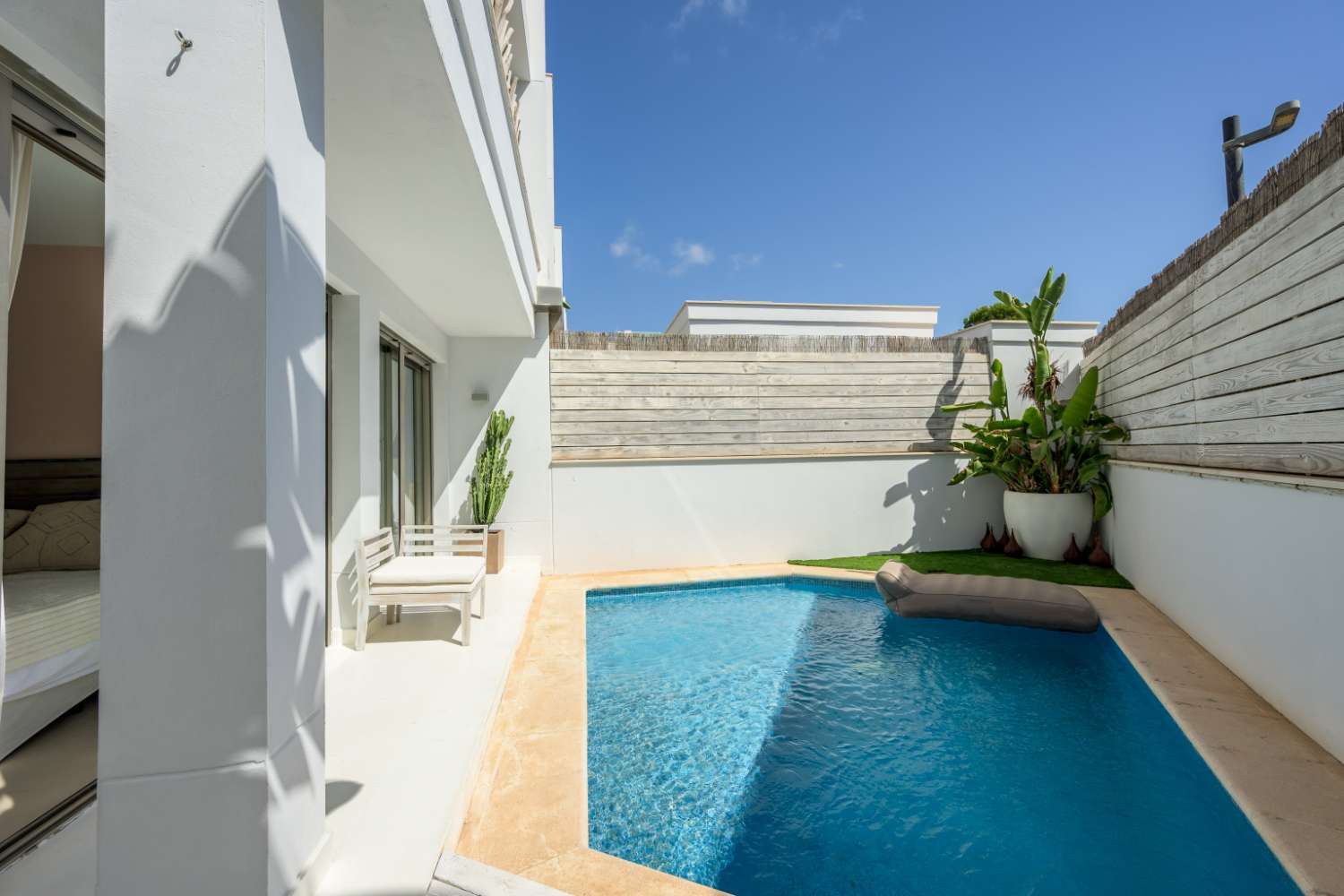 Exclusief duplexappartement met zwembad en dakterras in Illa Plana.